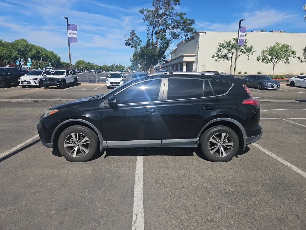 Used 2018 Toyota RAV4 XLE w/ Plus Extra Value Package FWD image 4