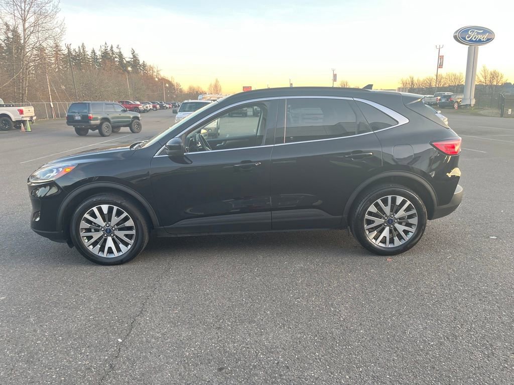 Certified 2022 Ford Escape Titanium image 3