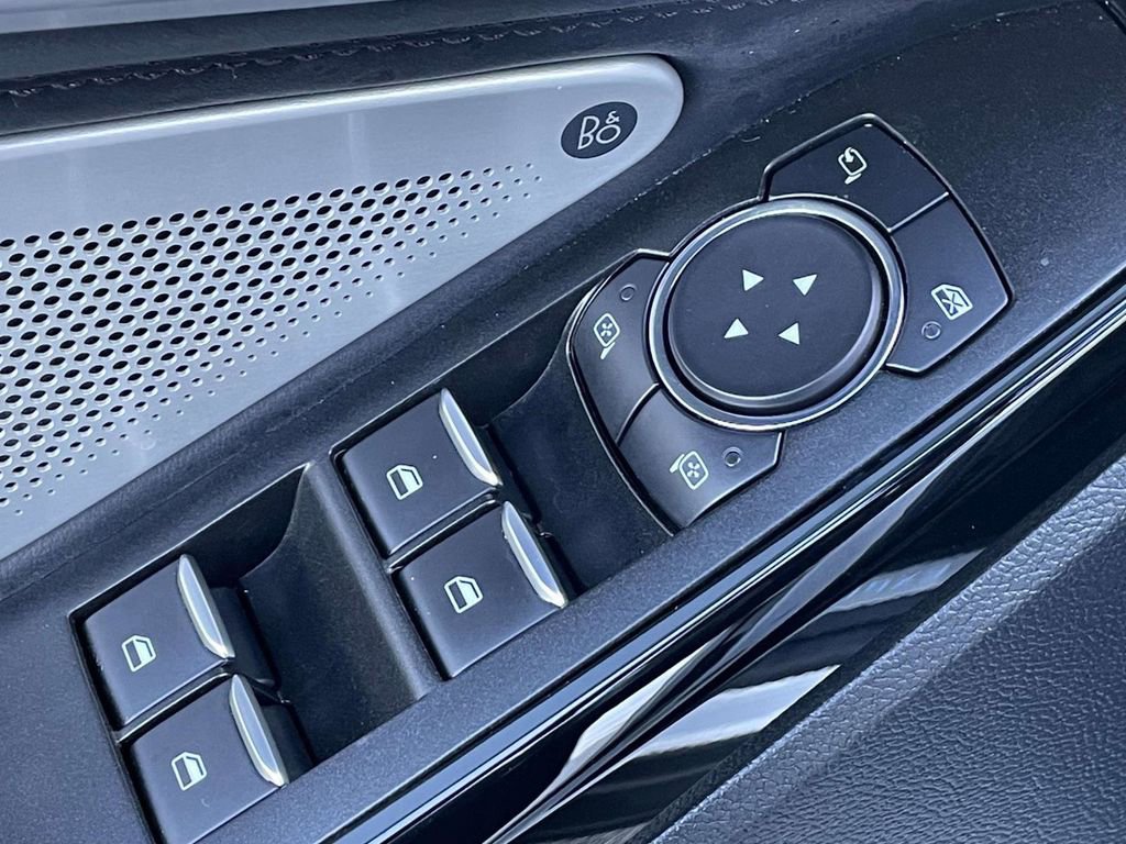 Certified 2022 Ford Explorer Platinum w/ Equipment Group 601A image 19