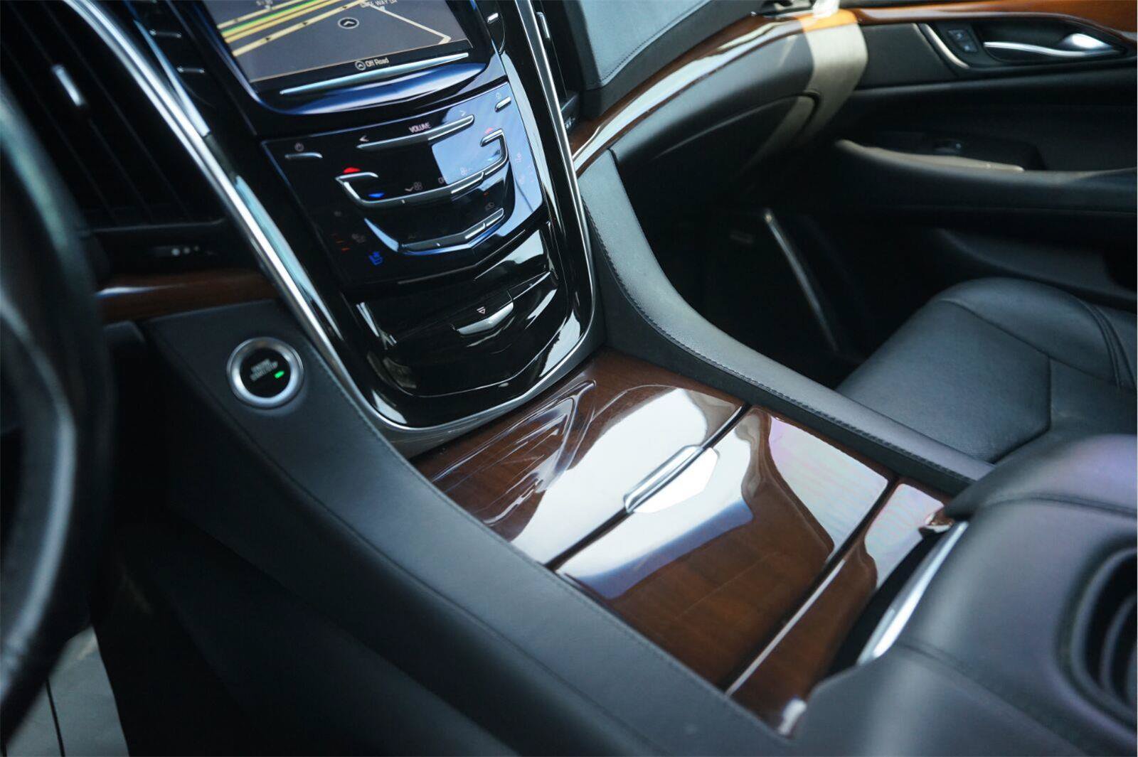 Used 2019 Cadillac Escalade Luxury AWD/4WD image 31