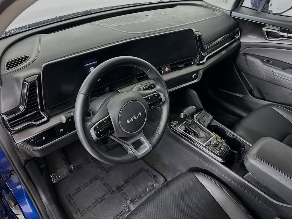 Used 2025 Kia Sportage EX FWD image 2