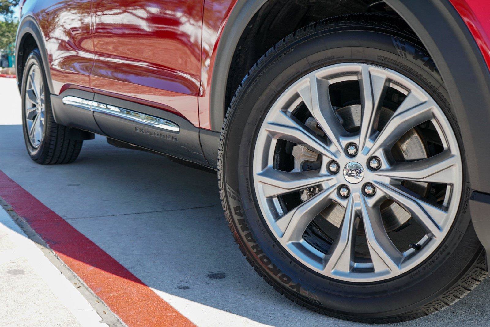 Certified 2021 Ford Explorer Limited AWD/4WD image 2