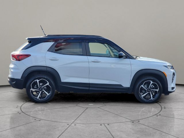 Used 2022 Chevrolet TrailBlazer RS w/ Sun and Liftgate Package AWD/4WD image 12