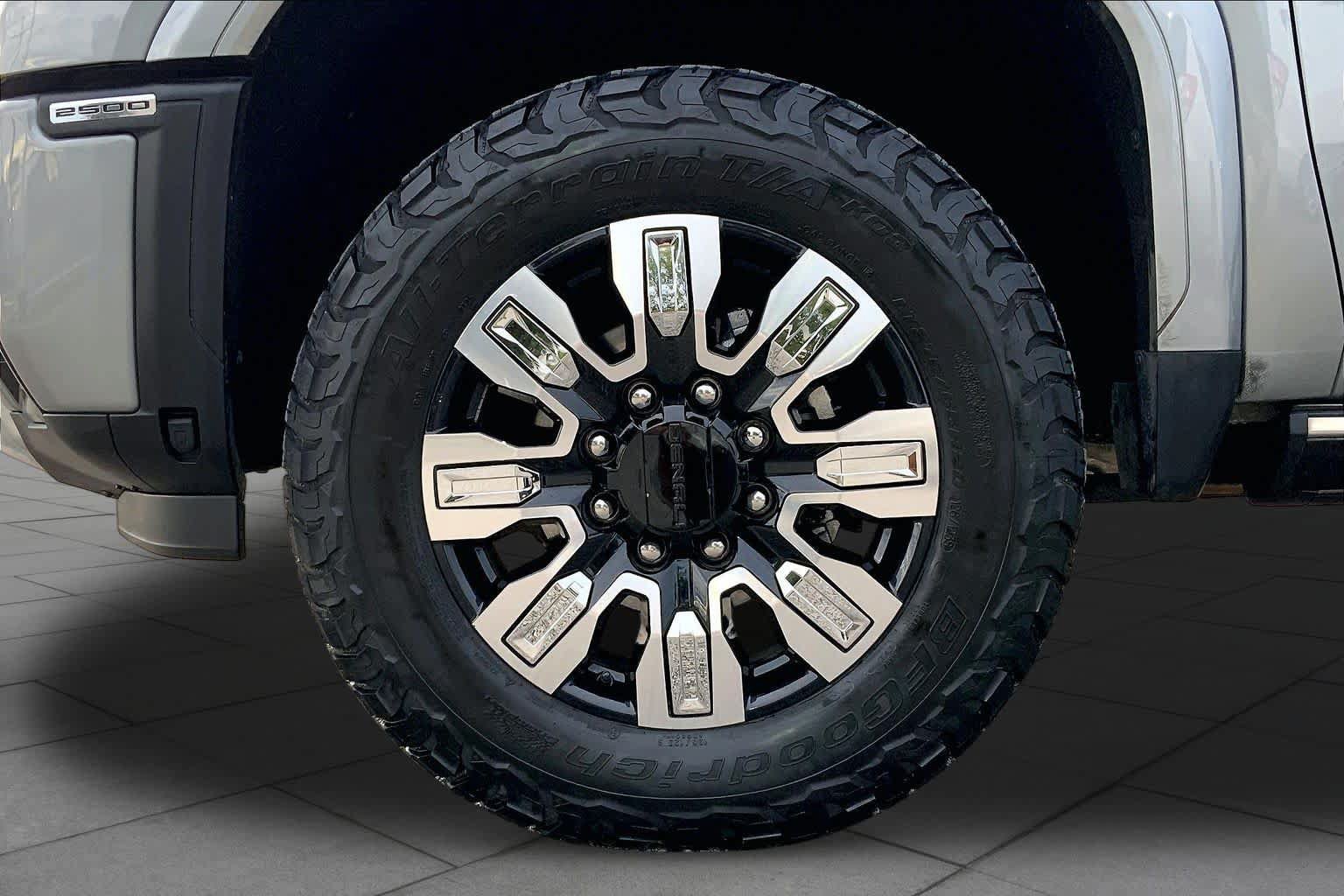 Used 2024 GMC Sierra 2500 Denali w/ Denali Reserve Package AWD/4WD image 11