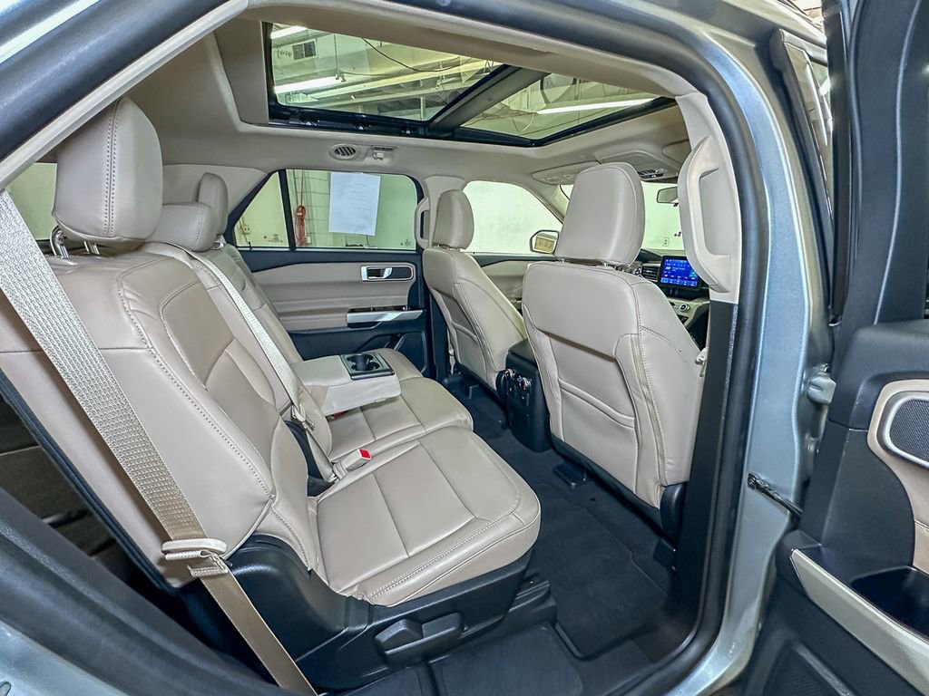 Certified 2022 Ford Explorer XLT w/ Equipment Group 202A image 33