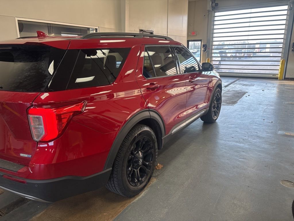 Certified 2020 Ford Explorer XLT w/ Equipment Group 202A image 3