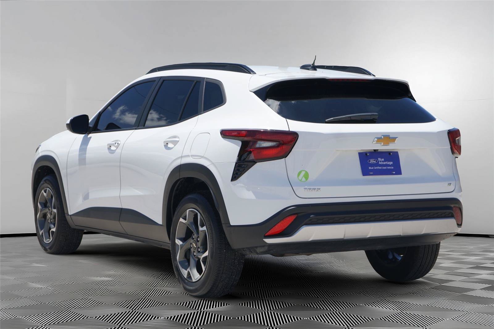 Used 2024 Chevrolet Trax LT FWD image 6