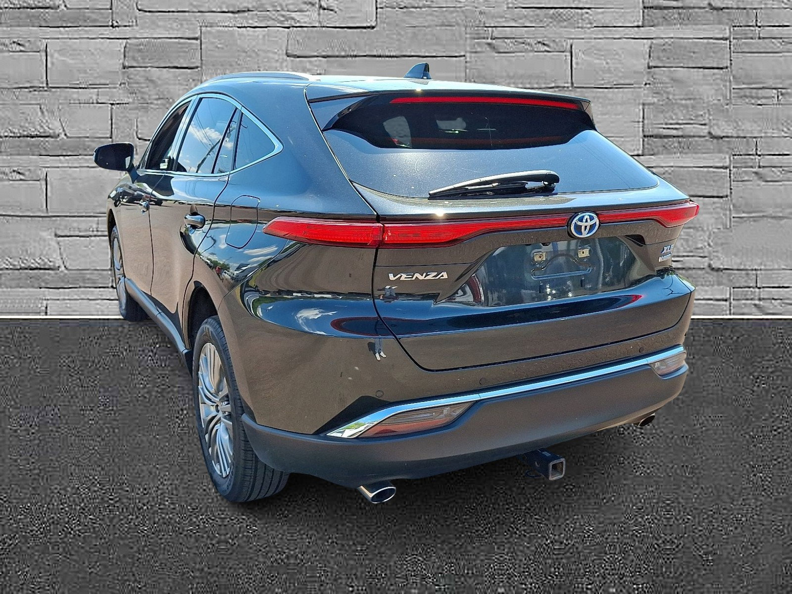 Used 2021 Toyota Venza XLE image 8