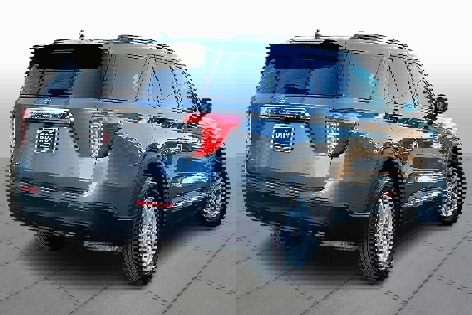 Certified 2024 Ford Explorer XLT image 4