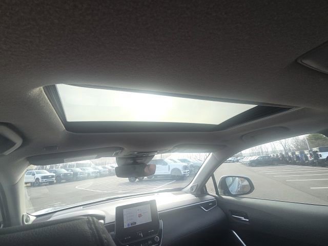 Used 2024 Toyota Corolla Cross XLE w/ Convenience Package image 23