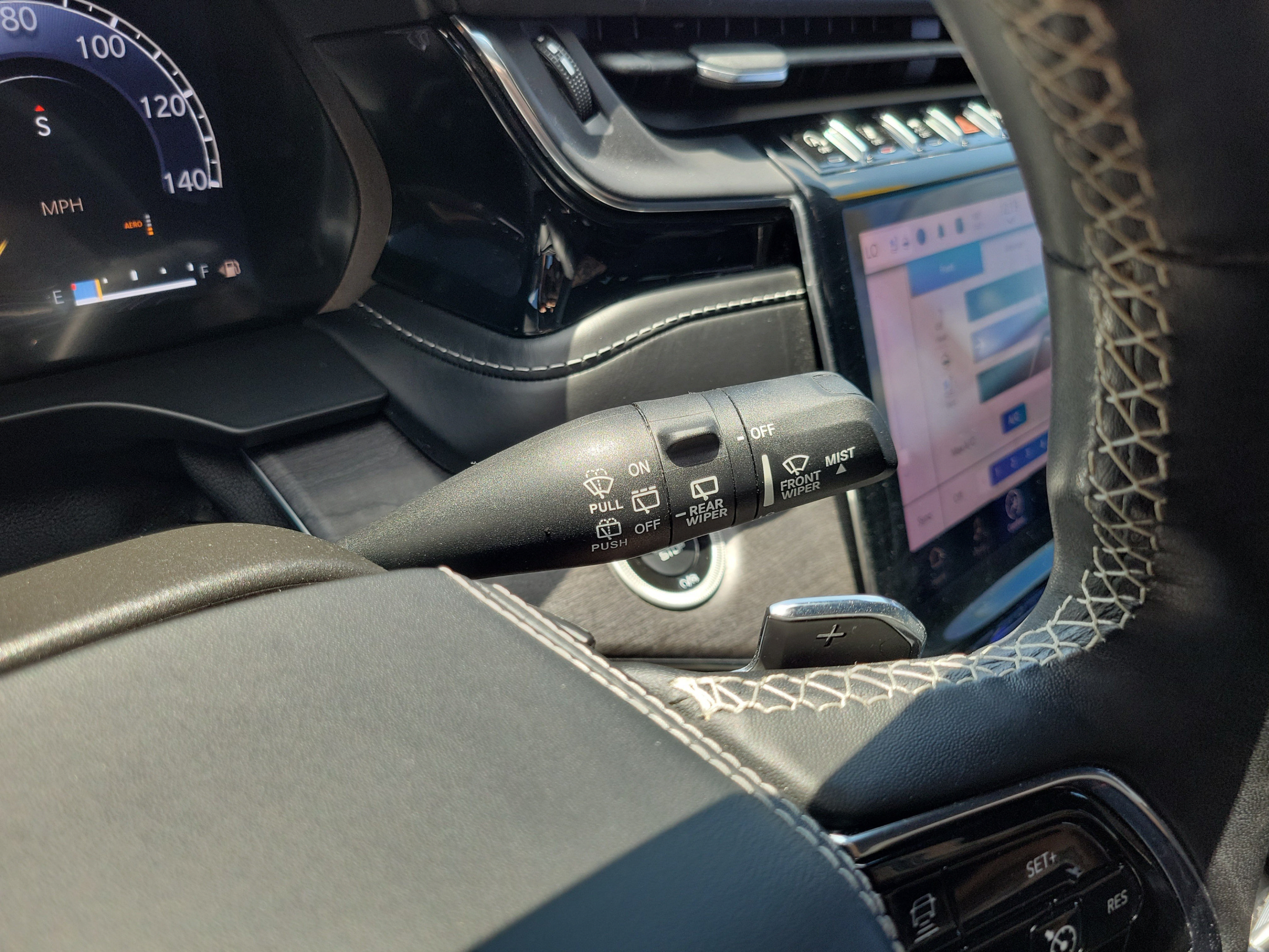 Used 2022 Jeep Grand Cherokee L Overland w/ Luxury Tech Group IV AWD/4WD image 23