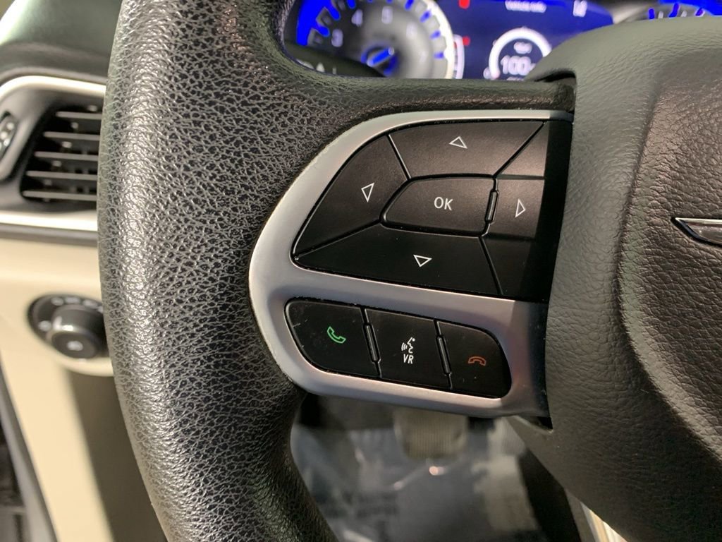 Used 2020 Chrysler Pacifica Touring w/ Advanced Safetytec Group FWD image 20
