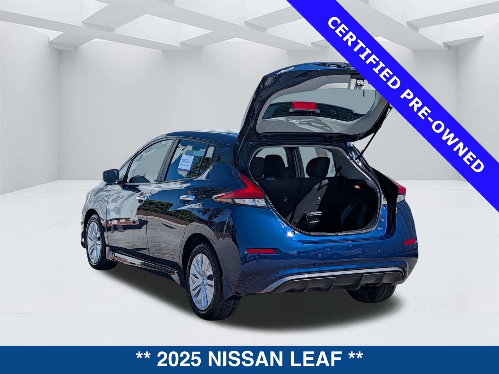 Used 2025 Nissan Leaf S FWD image 14