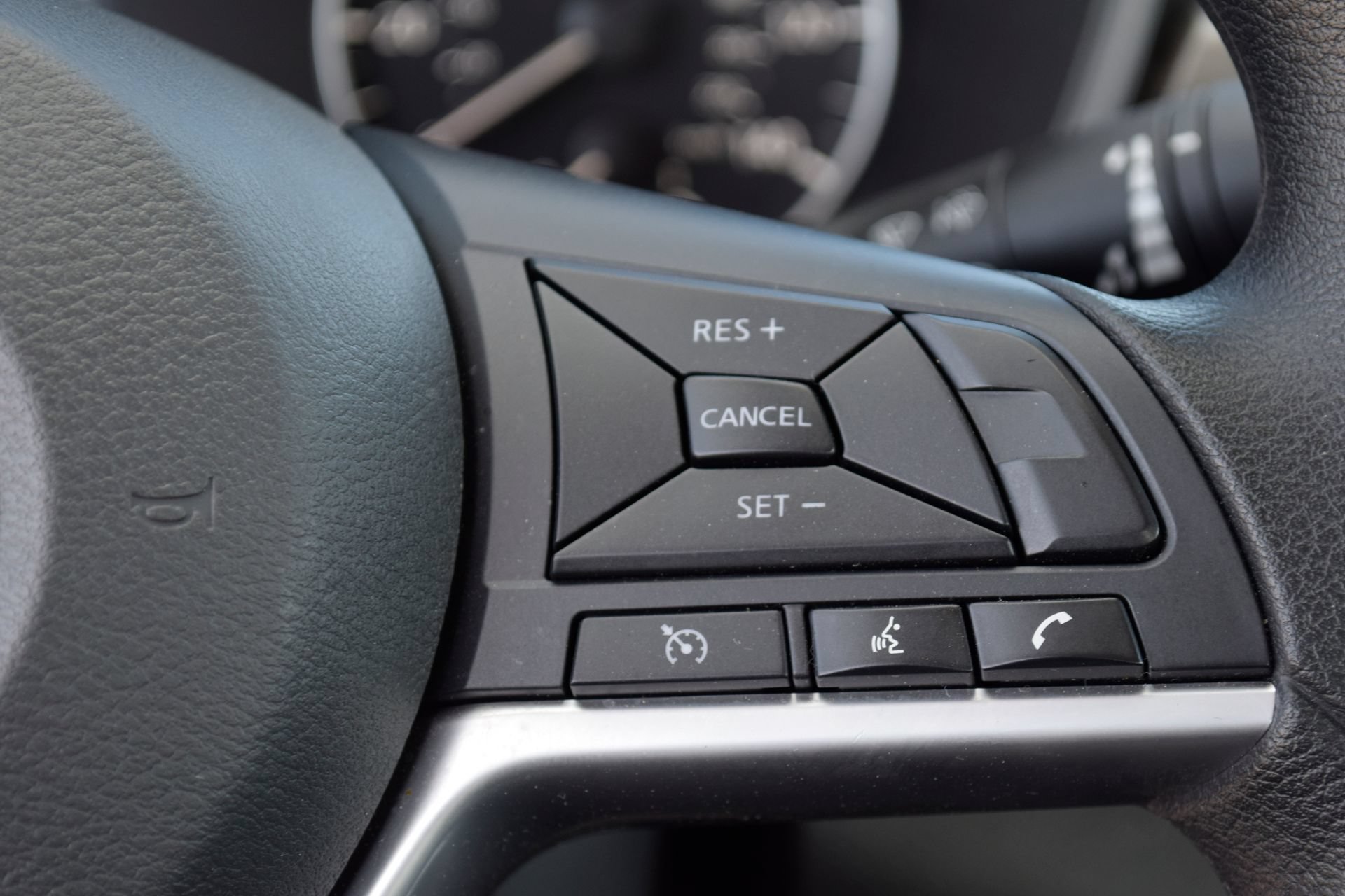 Used 2025 Nissan Altima 2.5 SV AWD/4WD image 7