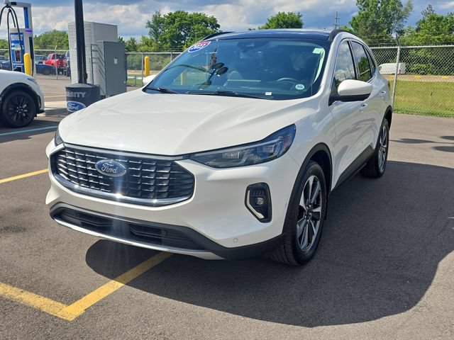 Certified 2023 Ford Escape Platinum w/ Premium Technology Package AWD/4WD image 2