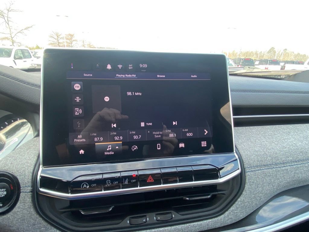 Used 2024 Jeep Compass Latitude image 15