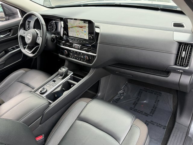 Used 2024 Nissan Pathfinder SL AWD/4WD image 34