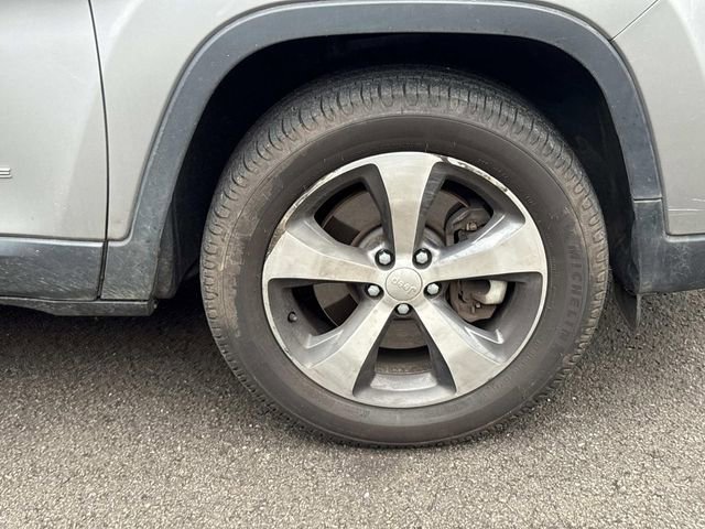 Used 2020 Jeep Cherokee Limited image 9