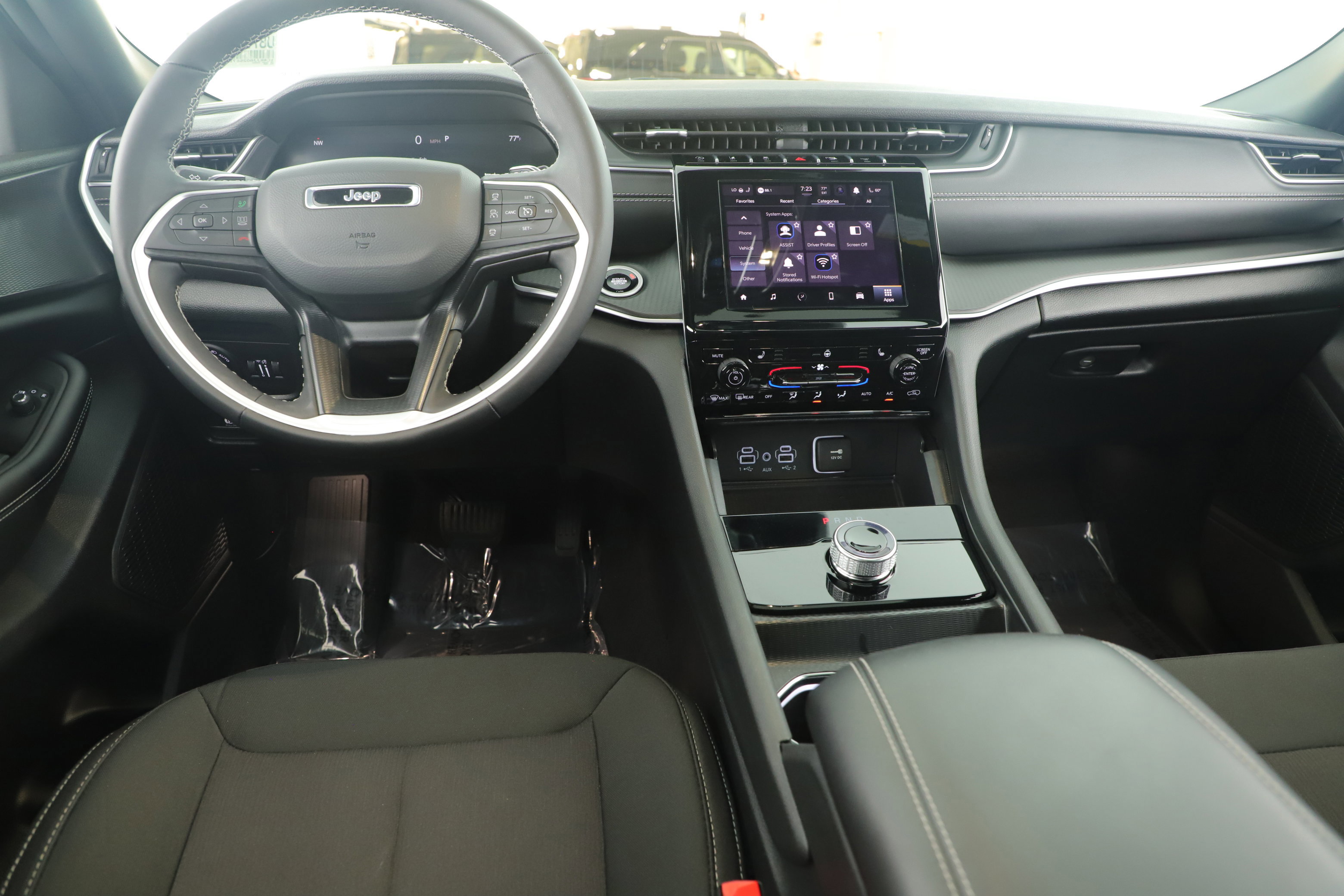 Used 2025 Jeep Grand Cherokee L Laredo w/ Luxury Tech Group I image 18