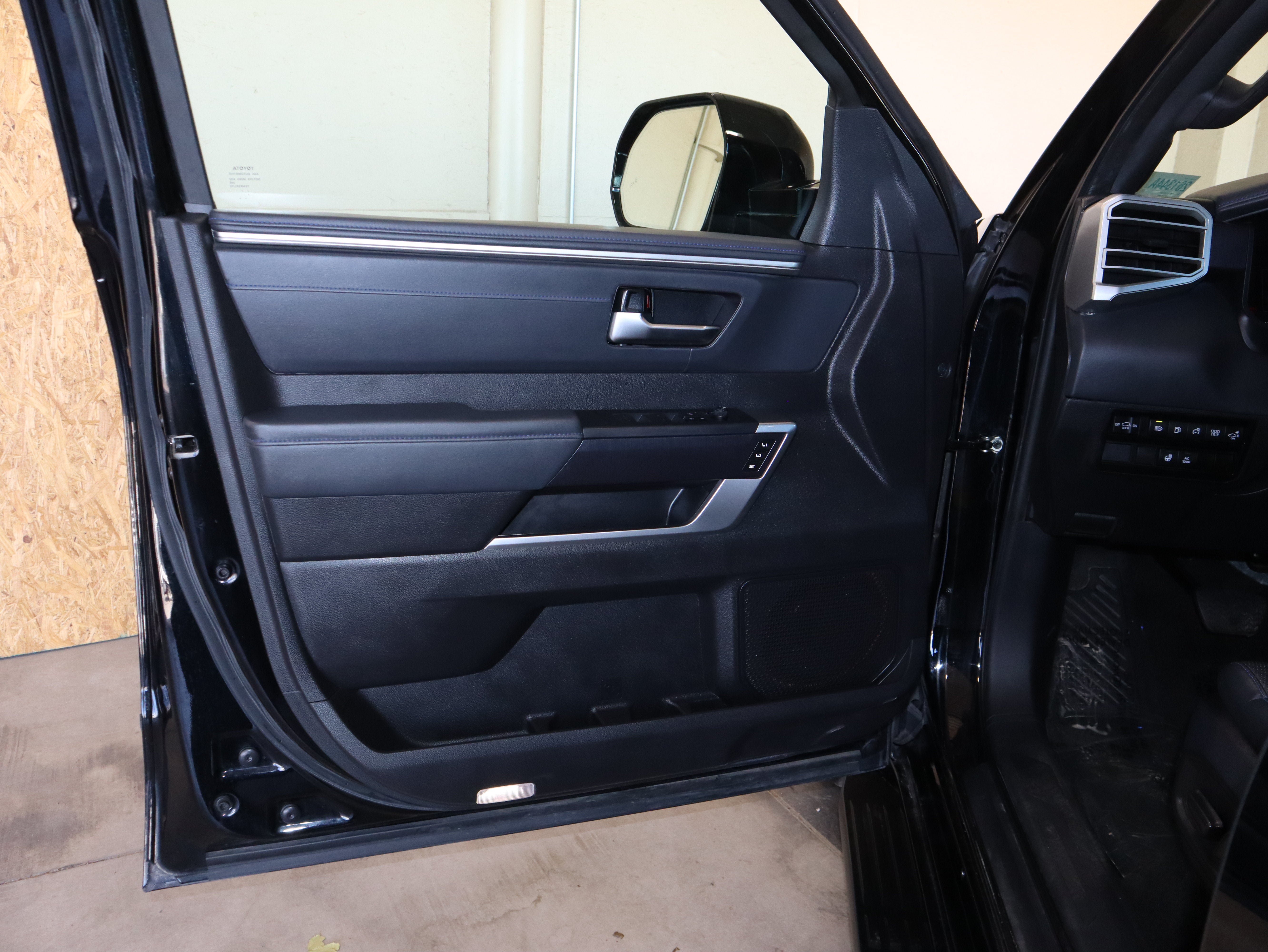 Used 2023 Toyota Sequoia Platinum AWD/4WD image 31