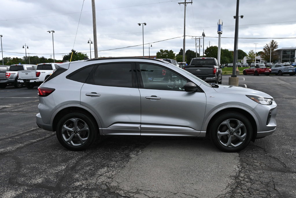 Certified 2024 Ford Escape ST-Line w/ Tech Pack #1 AWD/4WD image 8