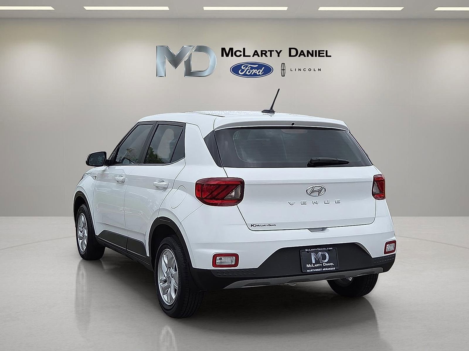 Used 2025 Hyundai Venue SE image 4