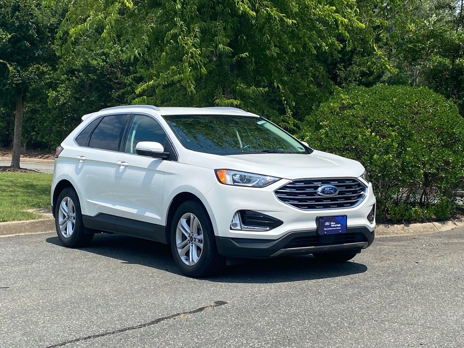 Certified 2020 Ford Edge SEL w/ Convenience Package AWD/4WD image 2