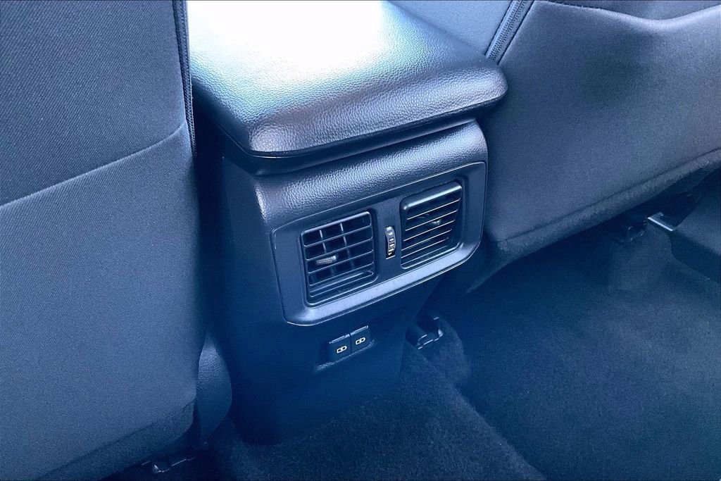 Used 2025 Toyota RAV4 XLE AWD/4WD image 33