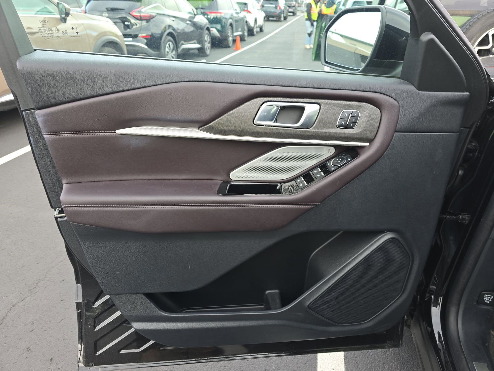 Certified 2025 Ford Explorer Platinum image 15