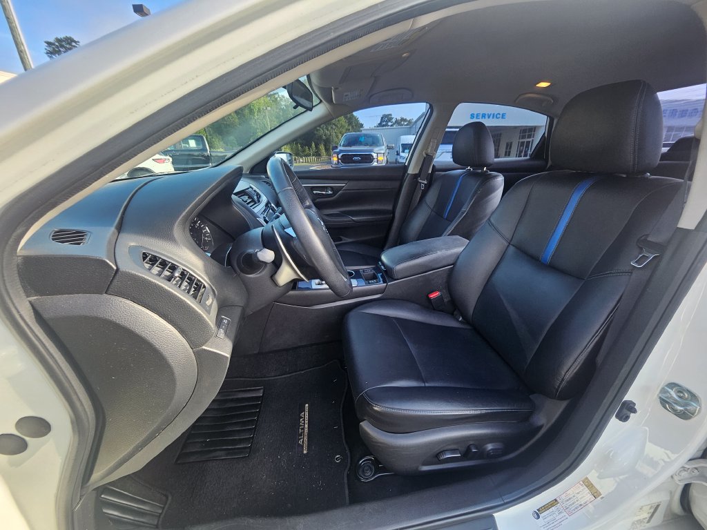 Used 2018 Nissan Altima 2.5 SR w/ SR Midnight Edition FWD image 4