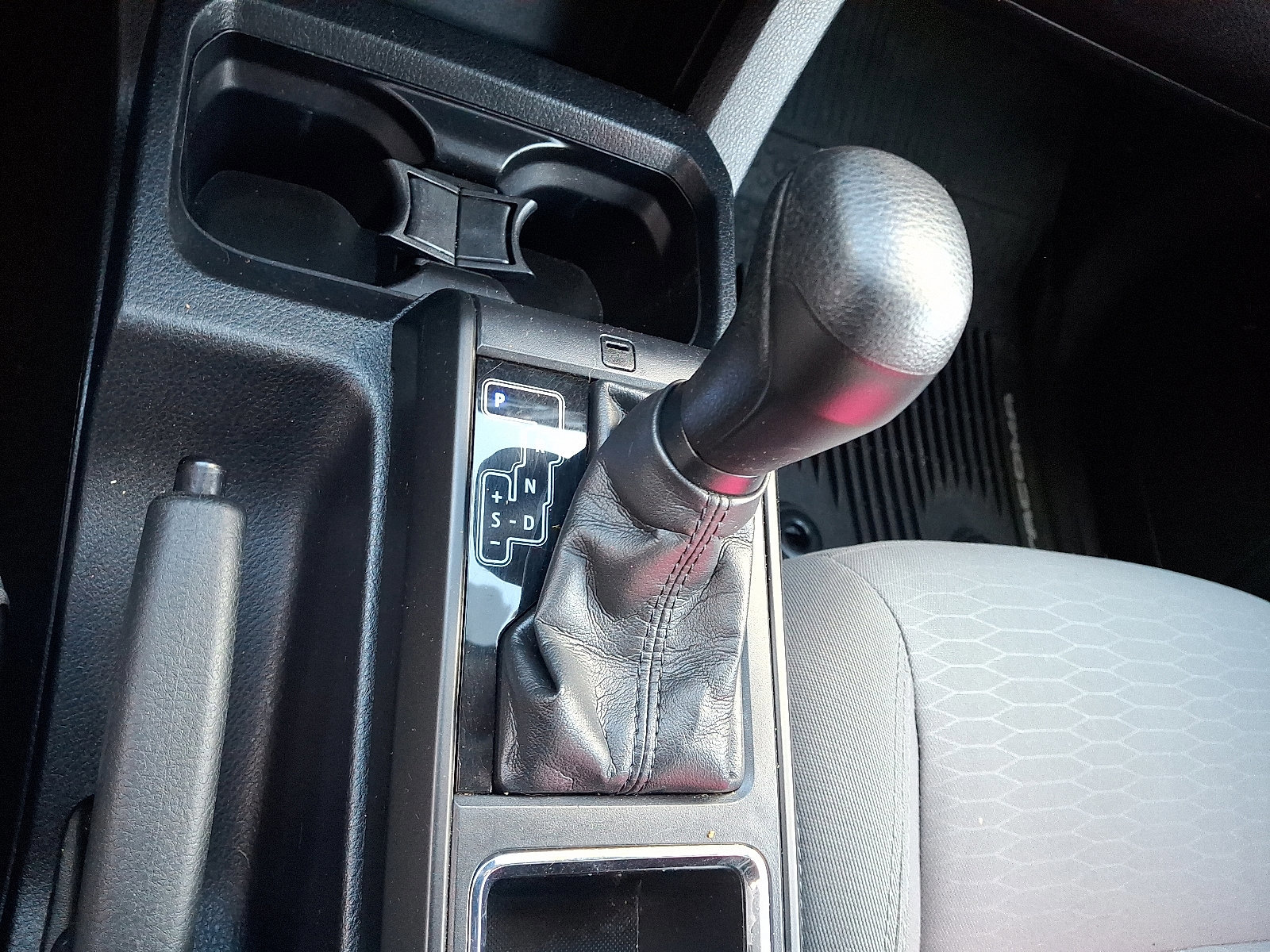 Used 2019 Toyota Tacoma SR image 18