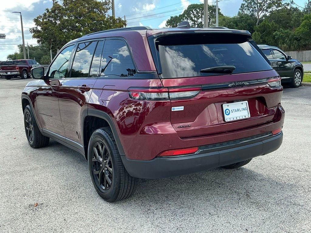 Used 2024 Jeep Grand Cherokee Altitude AWD/4WD image 5