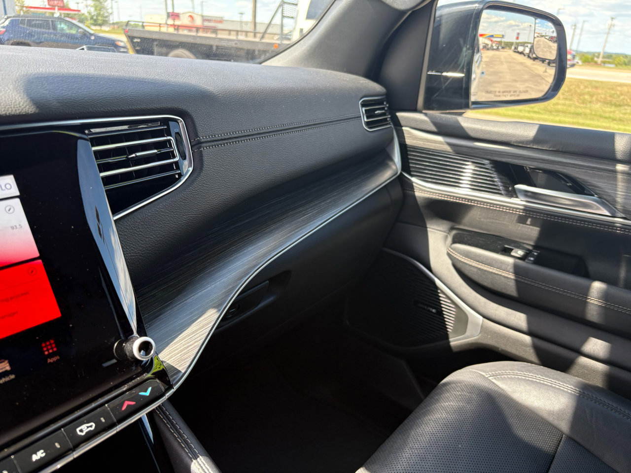 Used 2024 Jeep Wagoneer L Series II w/ Flexible Seating Group image 27