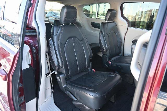 Used 2017 Chrysler Pacifica Touring-L Plus image 24