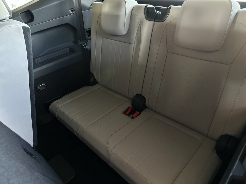 Used 2023 Volkswagen Tiguan SE R-Line FWD image 14
