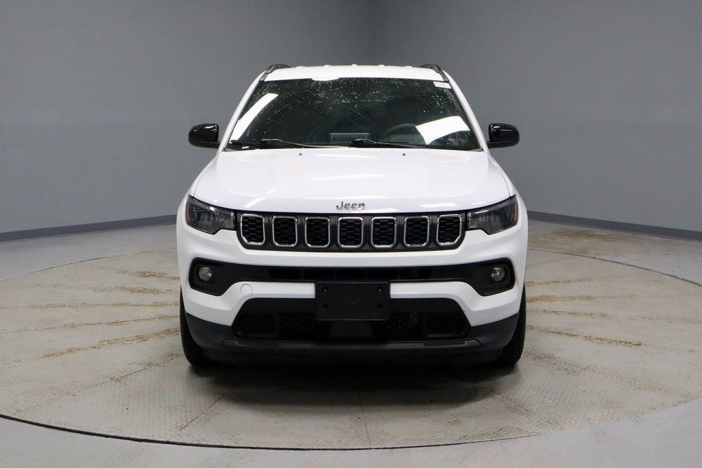 Used 2025 Jeep Compass Latitude image 8