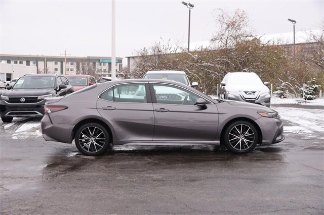 Used 2022 Toyota Camry SE image 5