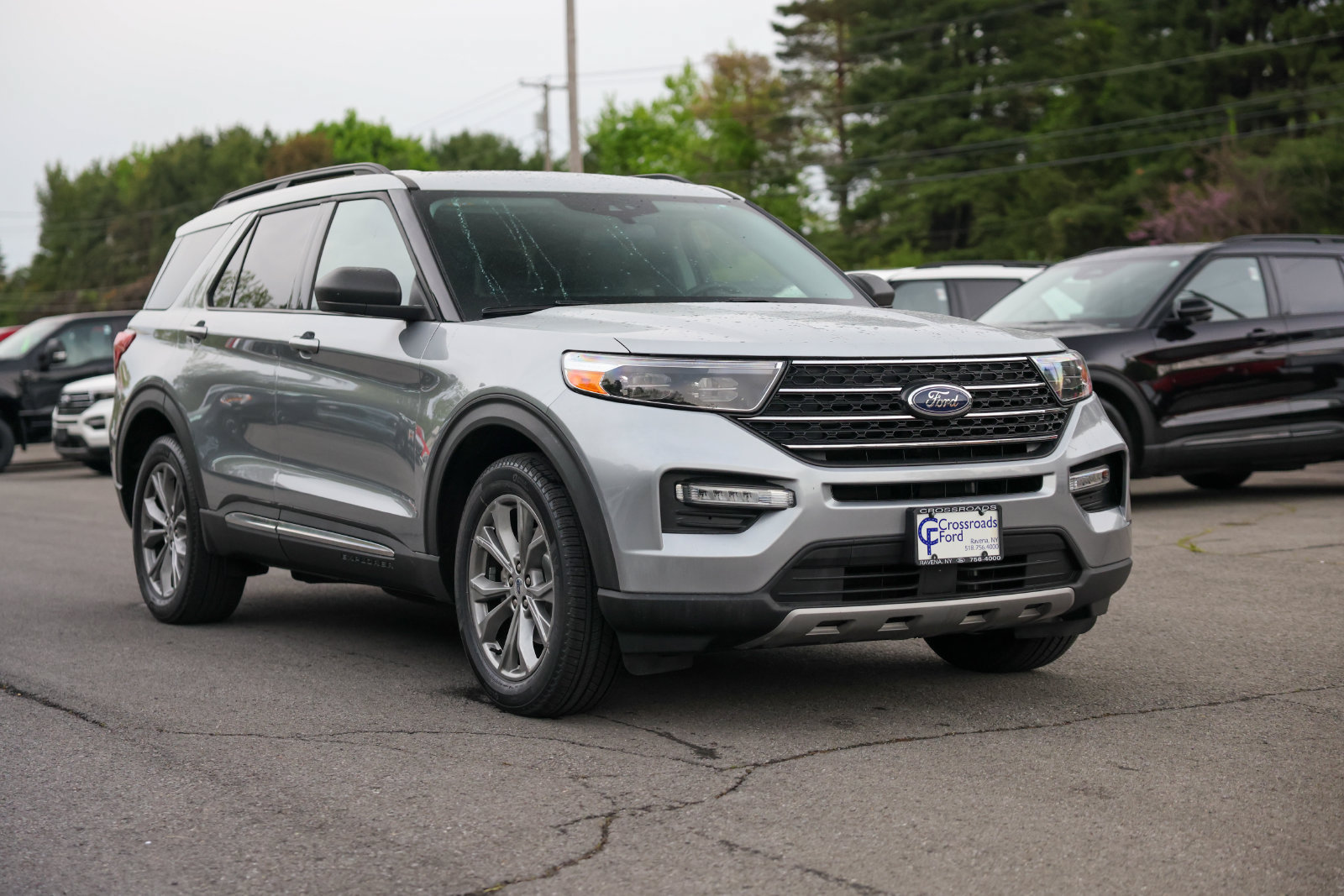 Certified 2023 Ford Explorer XLT w/ Equipment Group 202A AWD/4WD image 3