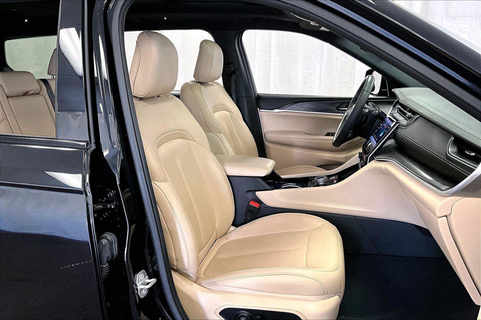 Used 2023 Jeep Grand Cherokee L Limited image 7