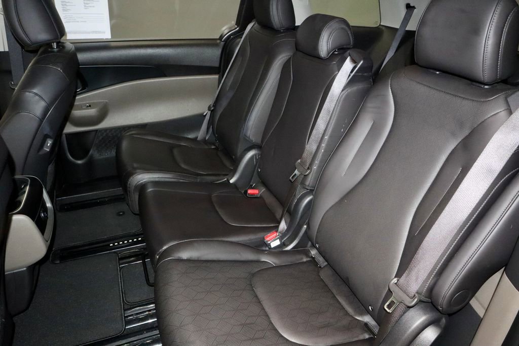 Used 2025 Kia Carnival image 22