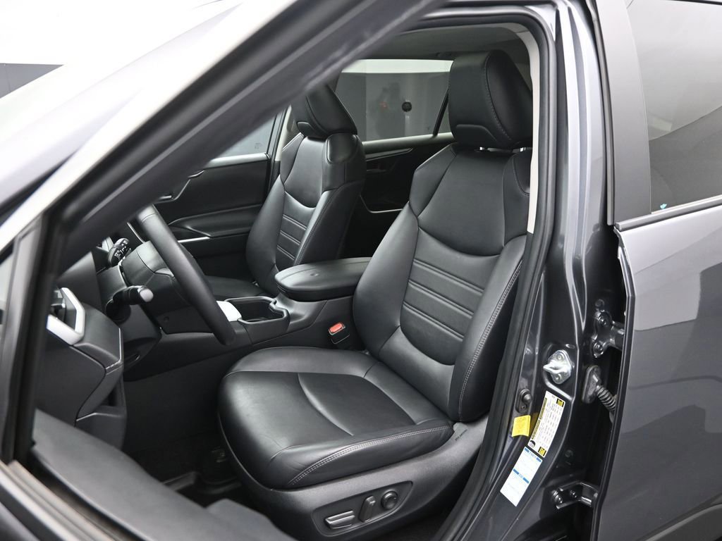 Used 2022 Toyota RAV4 XLE Premium image 36
