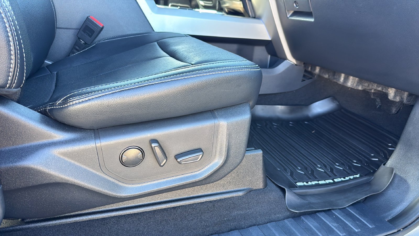 Certified 2022 Ford F350 Lariat w/ Lariat Ultimate Package AWD/4WD image 24