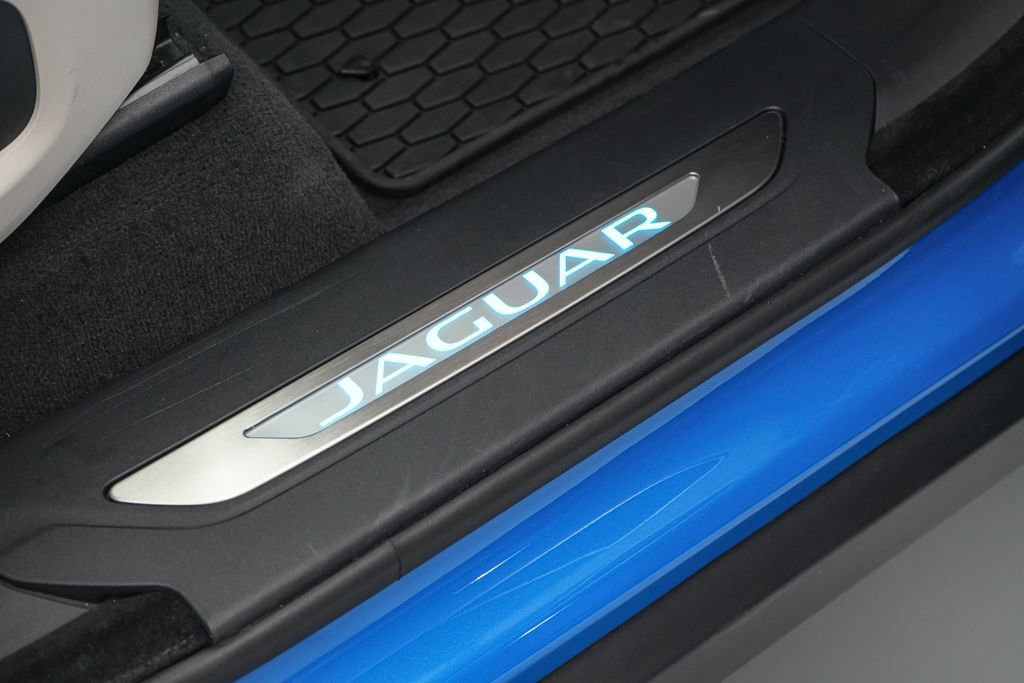 Used 2023 Jaguar F-PACE SVR image 37