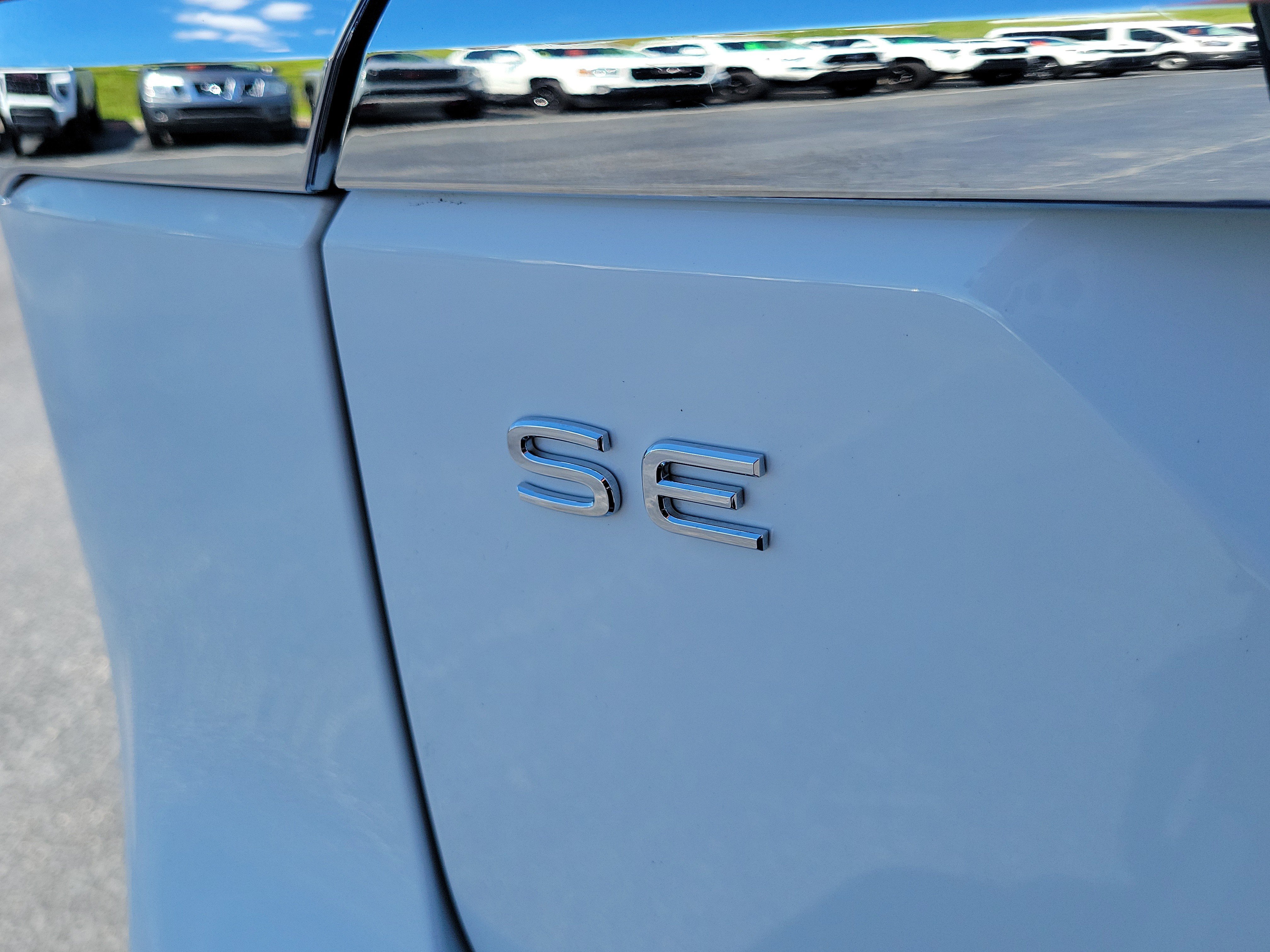 Used 2025 Volkswagen Atlas SE FWD image 9