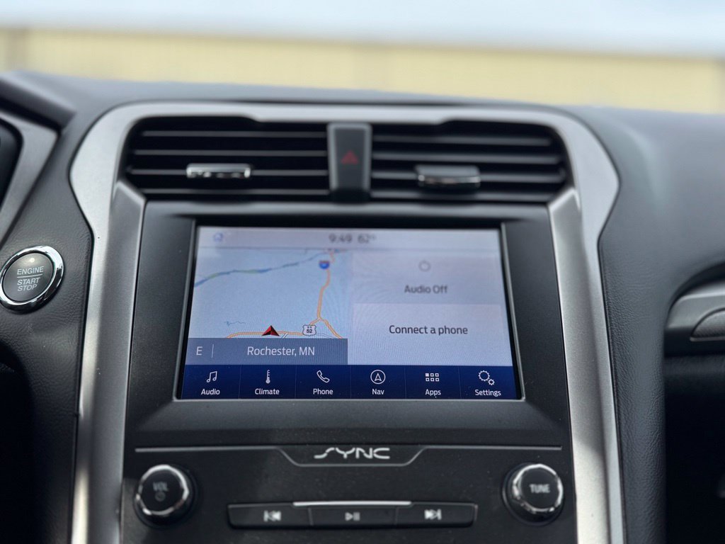 Certified 2020 Ford Fusion SE FWD image 3