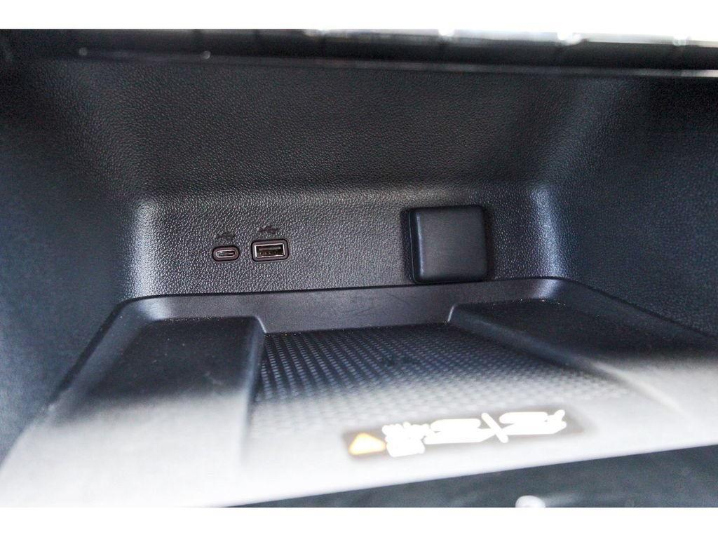 Used 2025 Chevrolet Traverse High Country w/ LPO, Floor Liner Package FWD image 30
