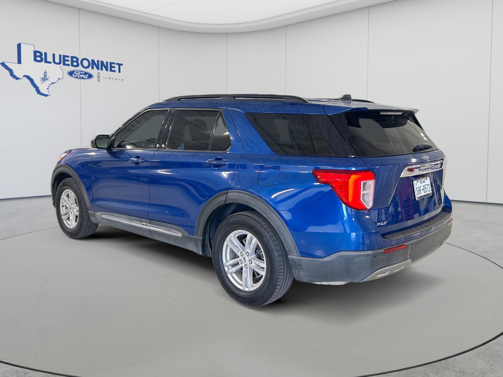 Certified 2022 Ford Explorer XLT w/ Equipment Group 202A RWD image 5