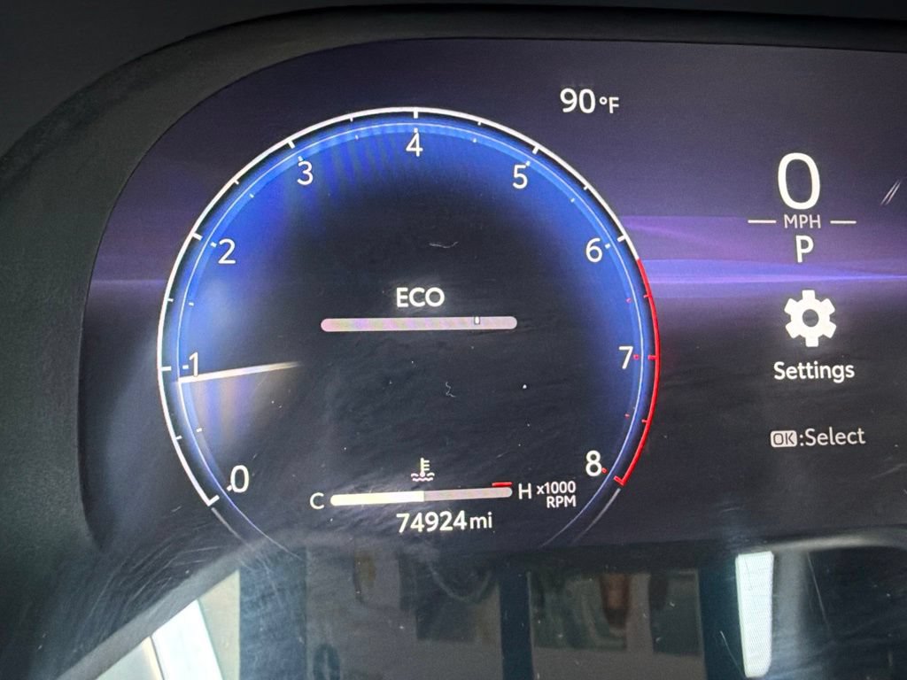 Used 2023 Toyota Highlander Limited FWD image 3