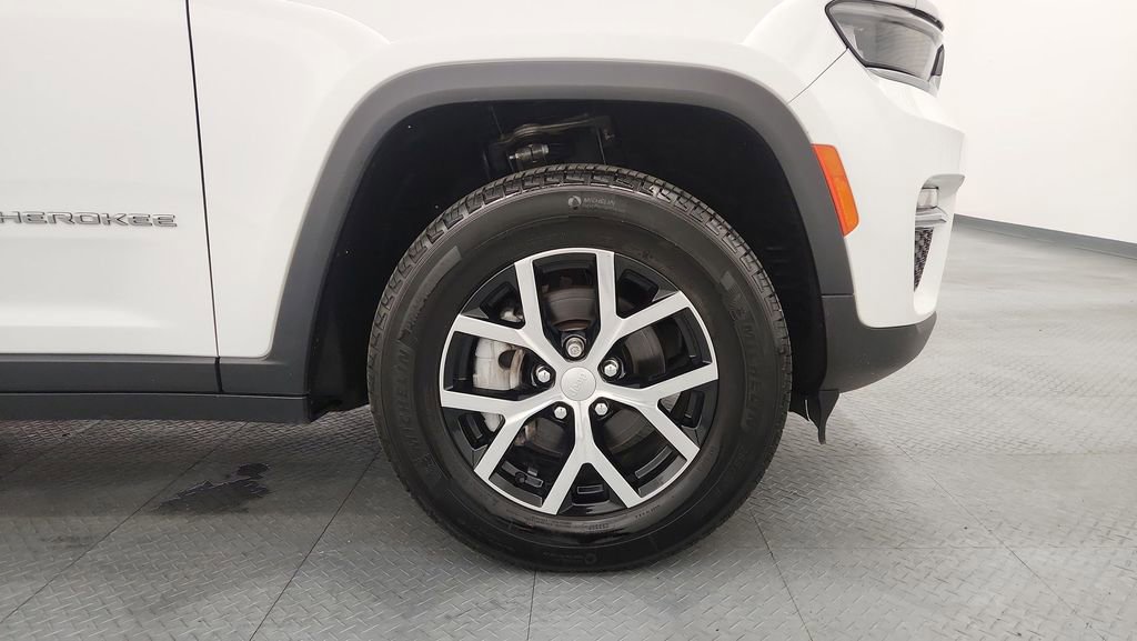 Used 2024 Jeep Grand Cherokee Limited AWD/4WD image 26