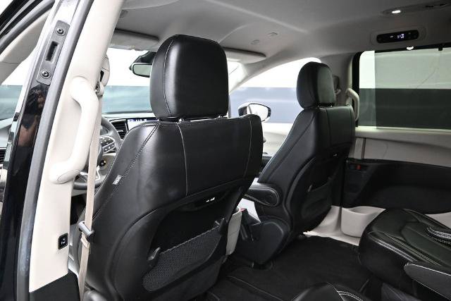 Used 2024 Chrysler Pacifica Touring-L FWD image 18